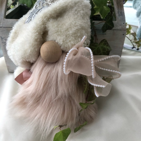 👑Festive Knome👑 - Picture 3 of 10